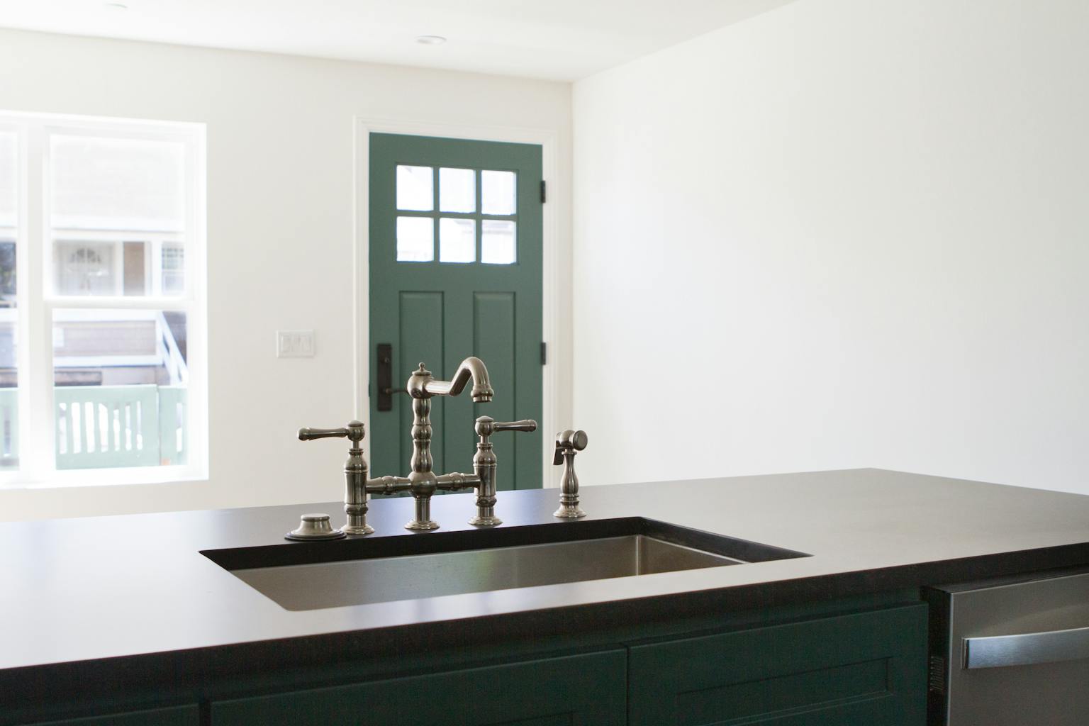 Echo Park bungalow apartment with gourmet kitchen (Echo Park